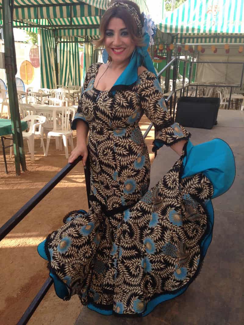 Vestido de flamenca negro con estampado dorado